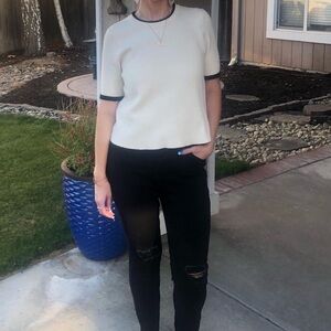 Short sleeve off-white sweater top